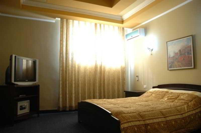 Imperial Hotel Ih เอลบาซาน ภายนอก รูปภาพ