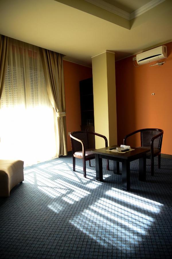 Imperial Hotel Ih เอลบาซาน ภายนอก รูปภาพ
