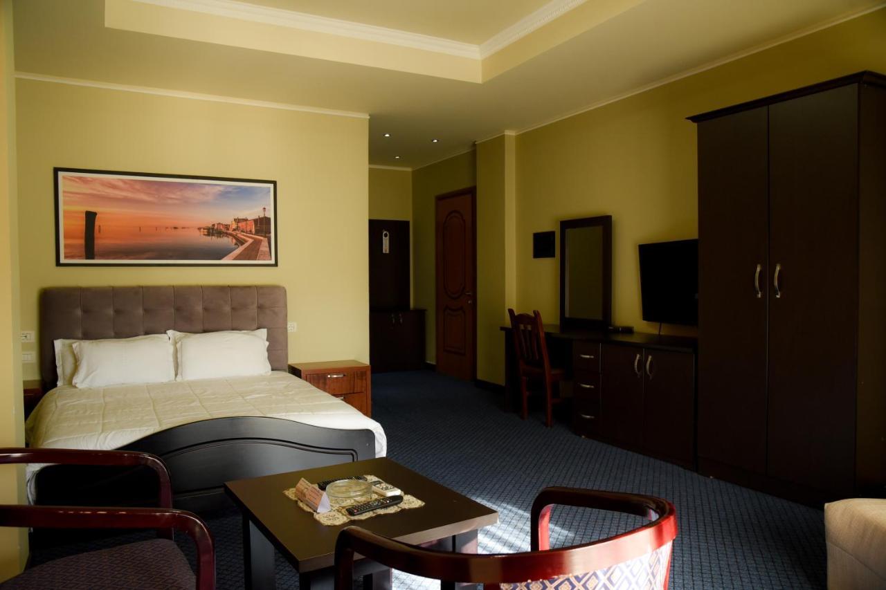 Imperial Hotel Ih เอลบาซาน ภายนอก รูปภาพ