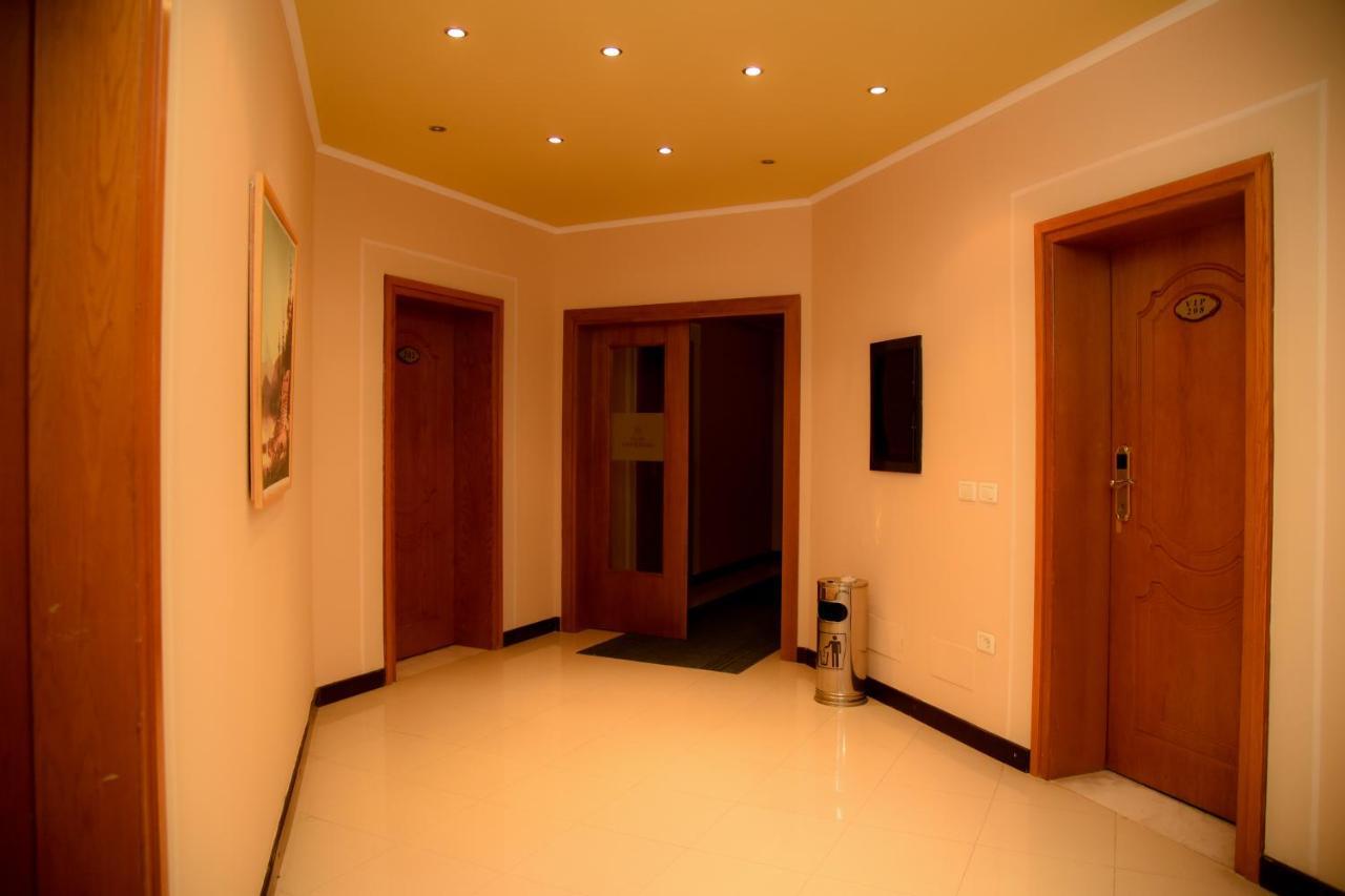 Imperial Hotel Ih เอลบาซาน ภายนอก รูปภาพ