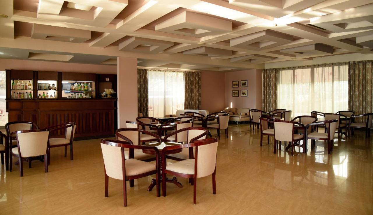 Imperial Hotel Ih เอลบาซาน ภายนอก รูปภาพ